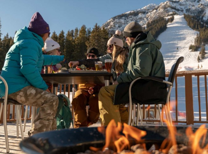 013_Kanada - Ski - Schoene Aussichten Touristik - SkiBig3_Ski_Lifestyle_Friends_MtNorquay_ReubenKrabbe